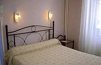 Au Royal Hotel 2*
