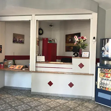Au Royal Hotel 2*