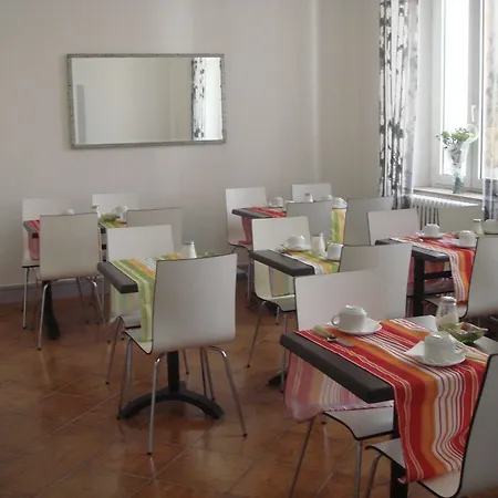 Au Royal Hotel 2*